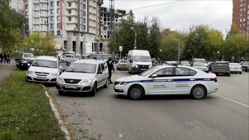 В Казани появился стихийный мемориал в память о погибших при стрельбе в Перми