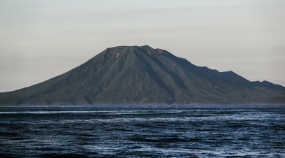 Вулкан Кудрявый на острове Итуруп