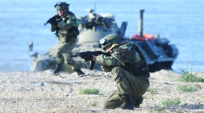 Российские военнослужащие во время учений подразделений морской пехоты