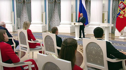 Путин вручает госнаграды российским спортсменам-олимпийцам