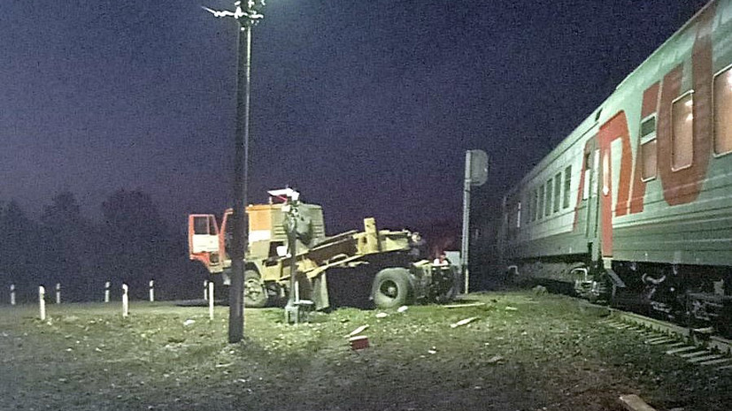 Грузовик столкнулся с пассажирским поездом в Пензенской области