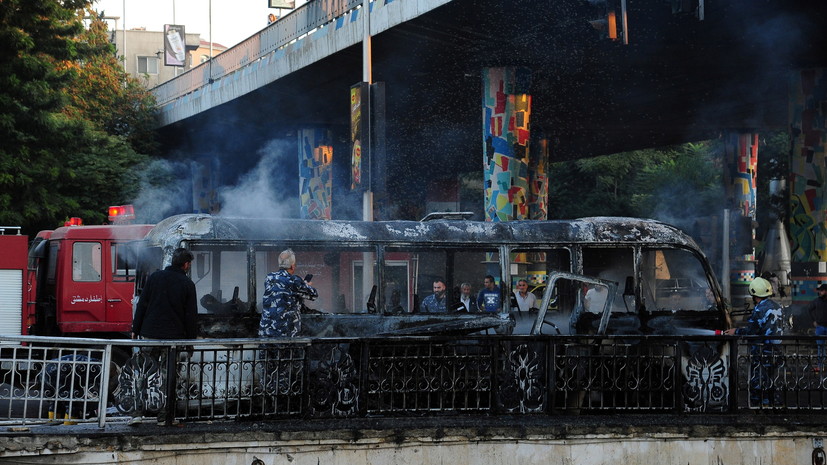 «Совершено террористическое нападение»: в Дамаске при подрыве автобуса погибли 14 военнослужащих Сирии