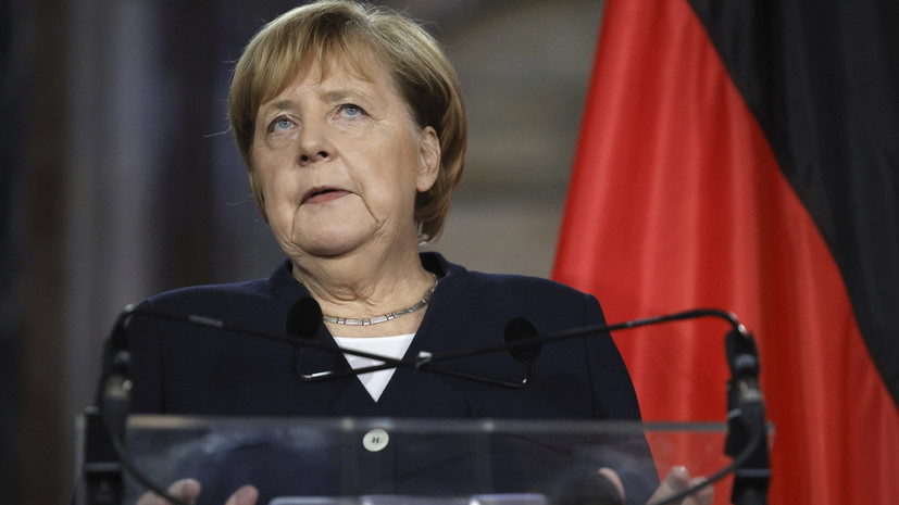 Меркель назвала гибридной угрозой миграционный кризис на границах ЕС