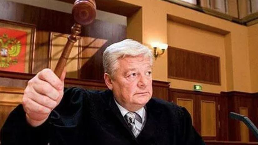 Исполнитель роли судьи в программе «Суд присяжных» умер от COVID-19