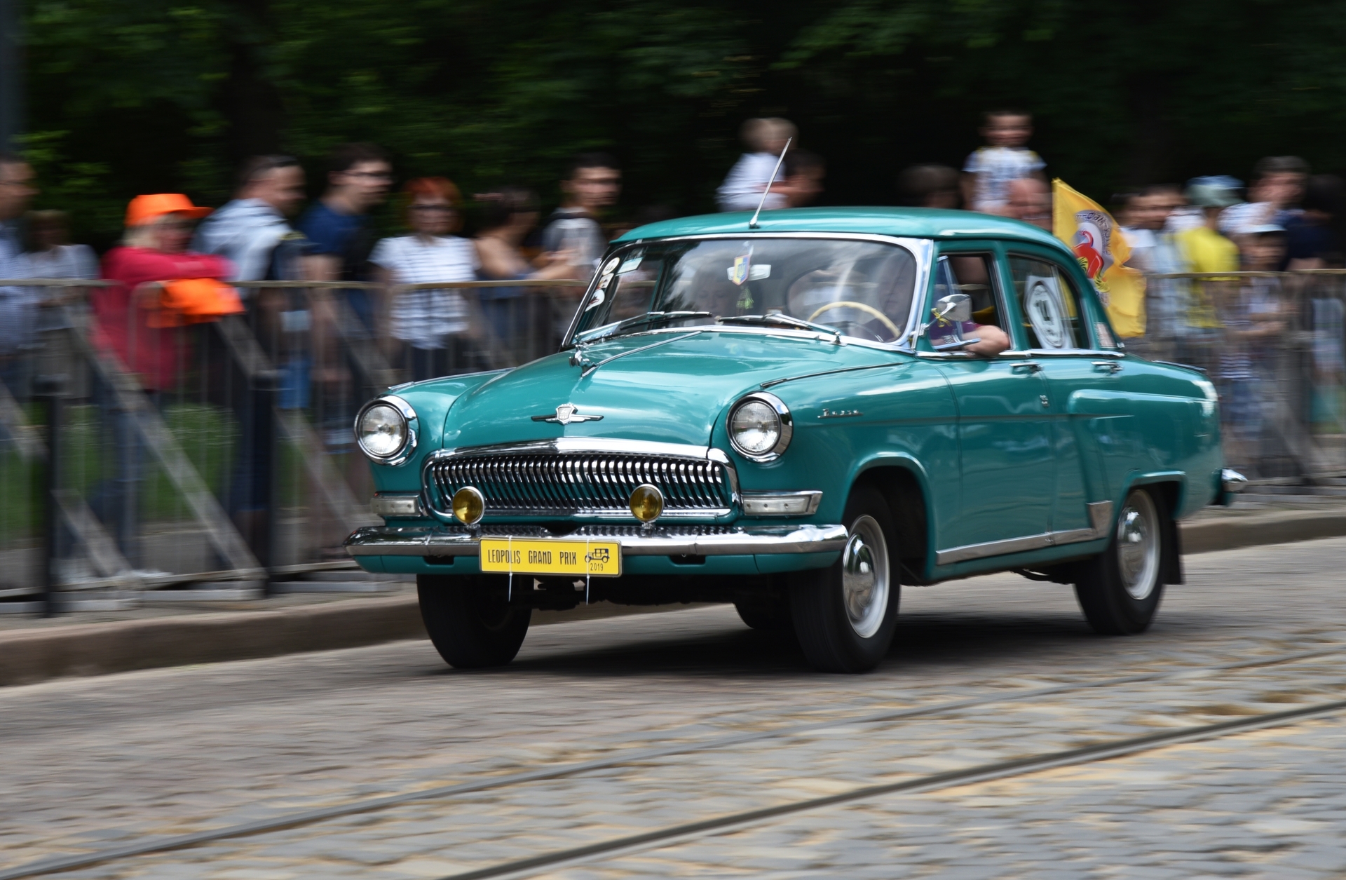 Volga rt. Волга 65 года. В 1956 году выпущен автомобиль "Волга" 10 октября. Год начала выпуска Веспы.