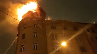 Пожар в жилом доме в Санкт-Петербурге видео