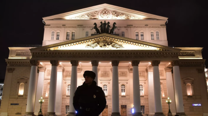 В Большом театре во время оперы декорация насмерть придавила актёра