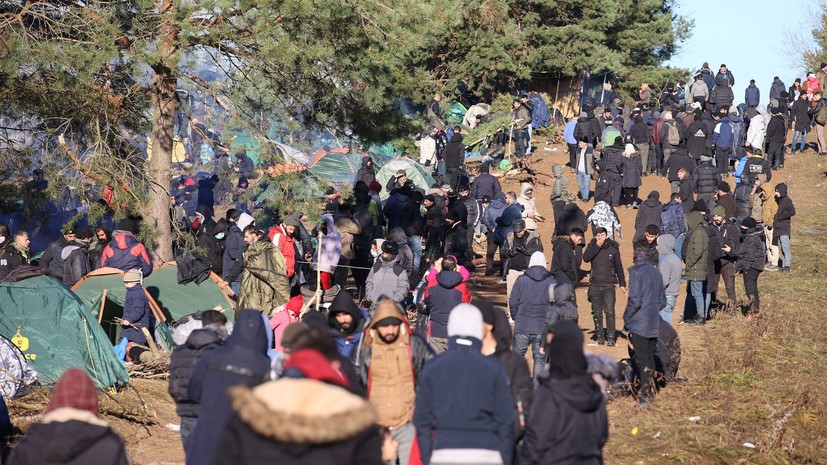 МВД Польши сообщило, что у границ страны находятся до 4 тыс. мигрантов