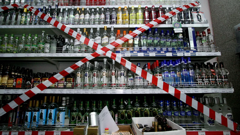 В Кремле прокомментировали предложение Минфина повысить цены на водку и коньяк
