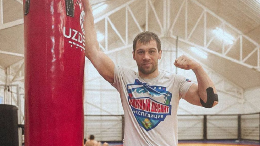 Россиянин Токов подписал новый контракт с Bellator