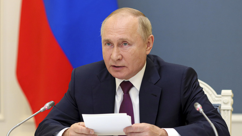 Путин призвал подумать над разработкой вакцины от коронавируса для детей от двух лет