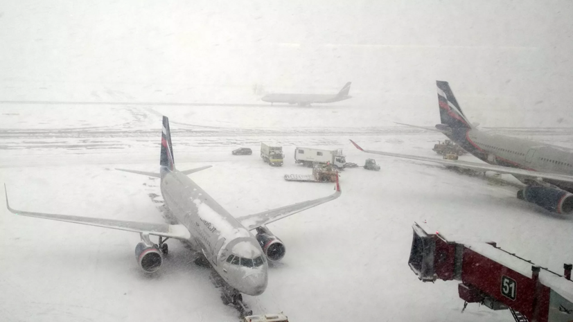 В Москве отменили или задержали более 25 авиарейсов из-за снегопада