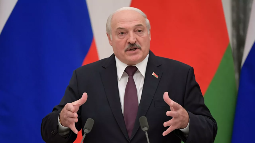 Лукашенко заявил о планах беглых оппозиционеров «вывести людей на улицу»