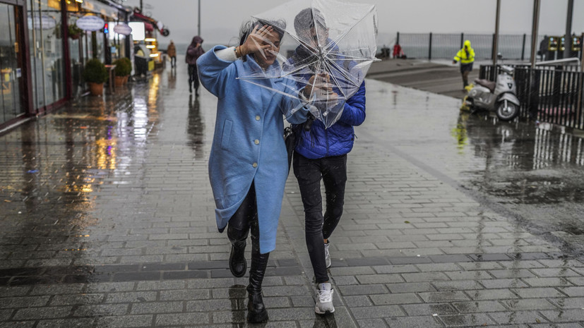Генконсульство: россиян нет среди погибших от сильного ветра в Стамбуле