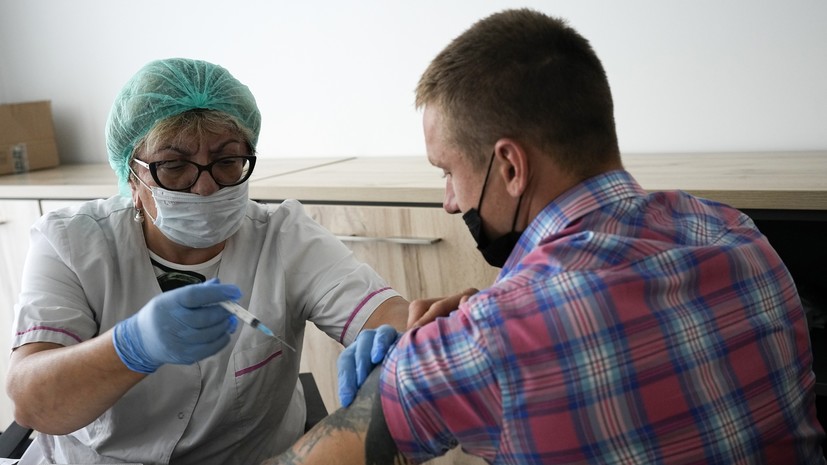Мурашко рассказал о ходе вакцинации от COVID-19 в России