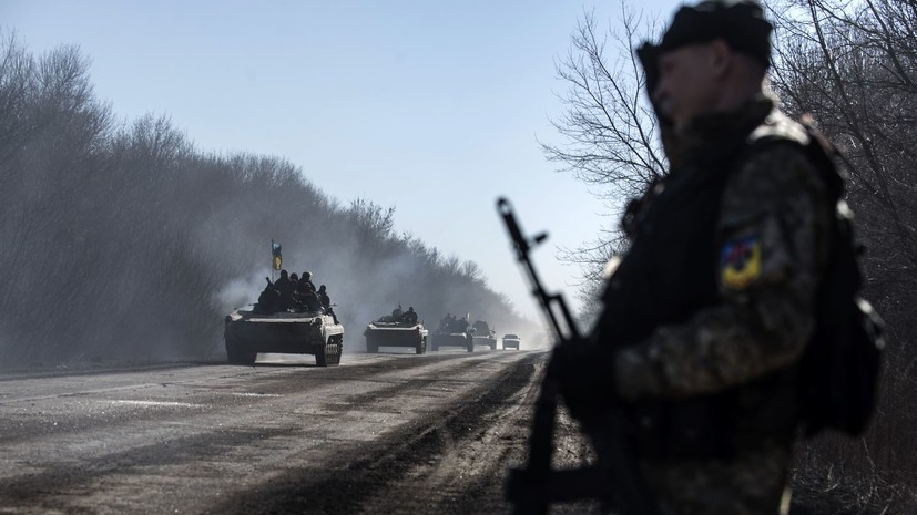 Песков назвал «опасным авантюризмом» стягивание Киевом вооружений в Донбассе