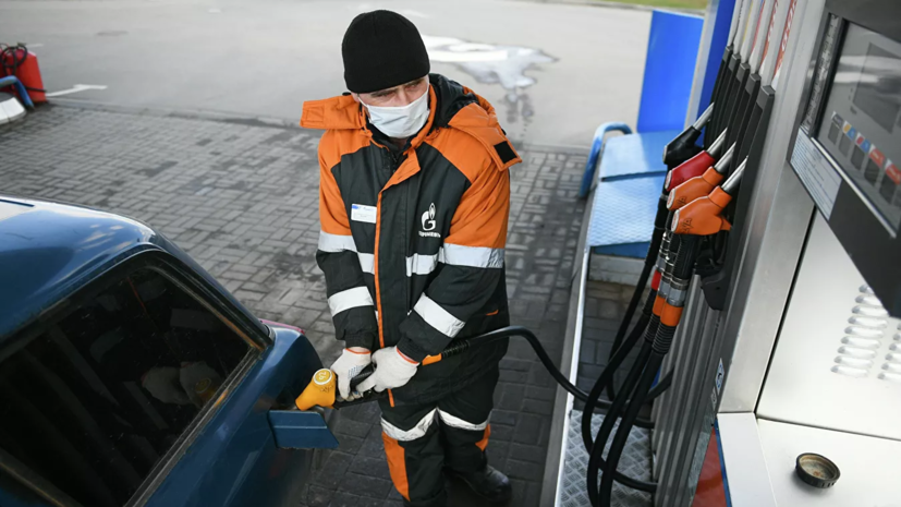 Цена на бензин в России увеличилась за неделю в среднем на 7 копеек