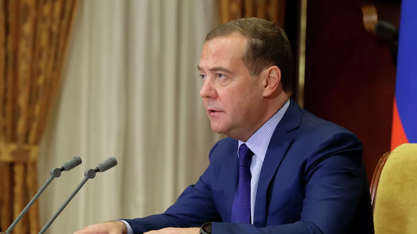 Медведев прокомментировал отношения России и Вьетнама