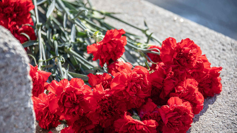 Во Владивостоке возложили цветы к памятнику морякам Тихоокеанского флота по случаю Дня Неизвестного Солдата