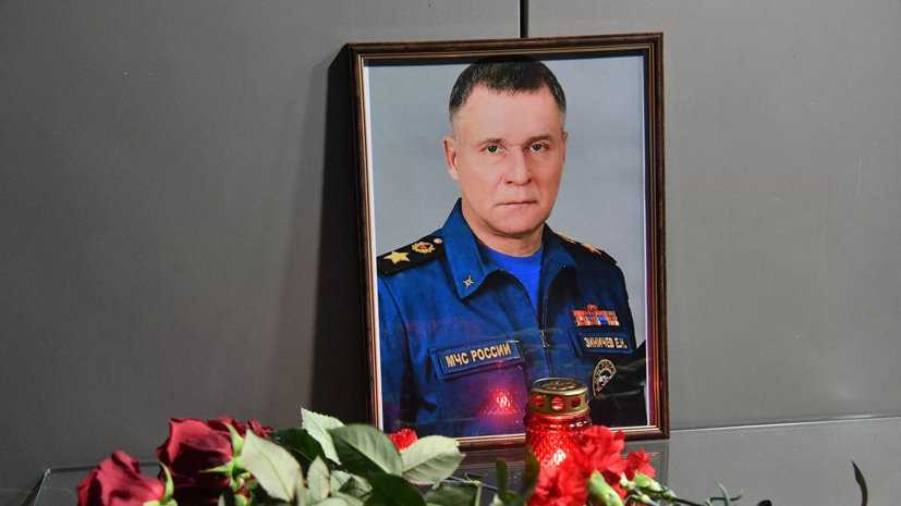 В Калмыкии открыли памятник-бюст Зиничеву