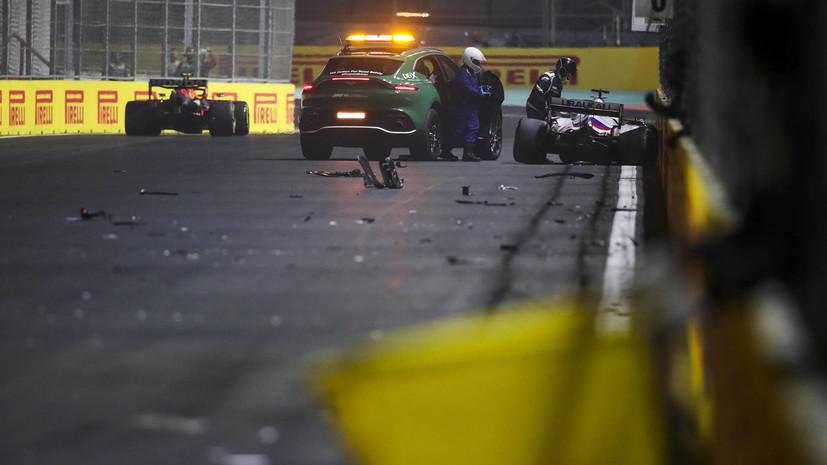 Мазепин попал в аварию в гонке на Гран-при Саудовской Аравии