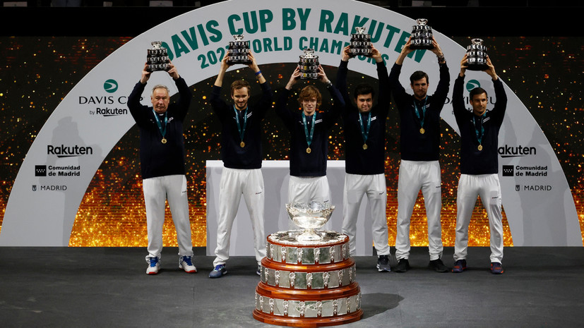 «Российский теннис вновь на вершине»: Медведев и Рублёв выиграли для России первый Кубок Дэвиса за последние 15 лет