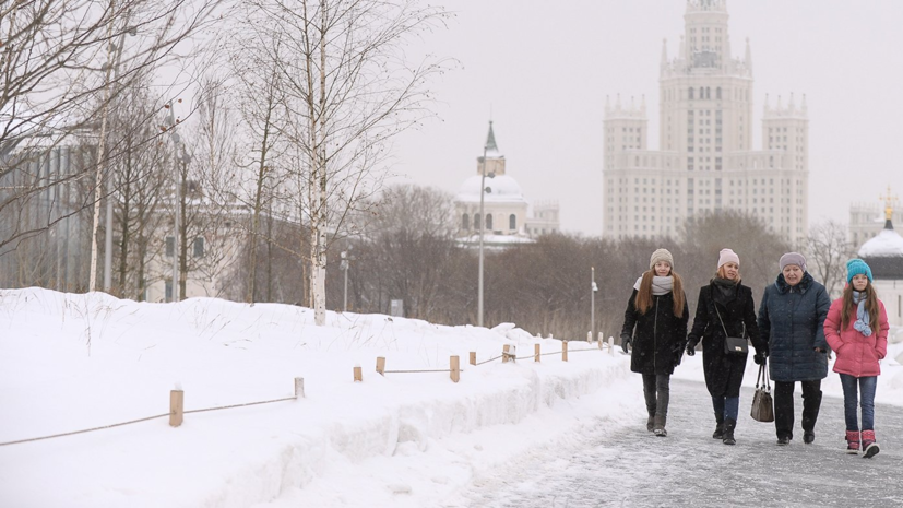 Высота сугробов в Москве превысила 20 см