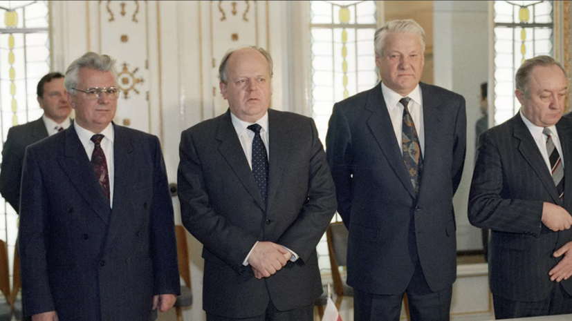 Шушкевич назвал причину встречи с Ельциным в Беловежской Пуще в 1991 году