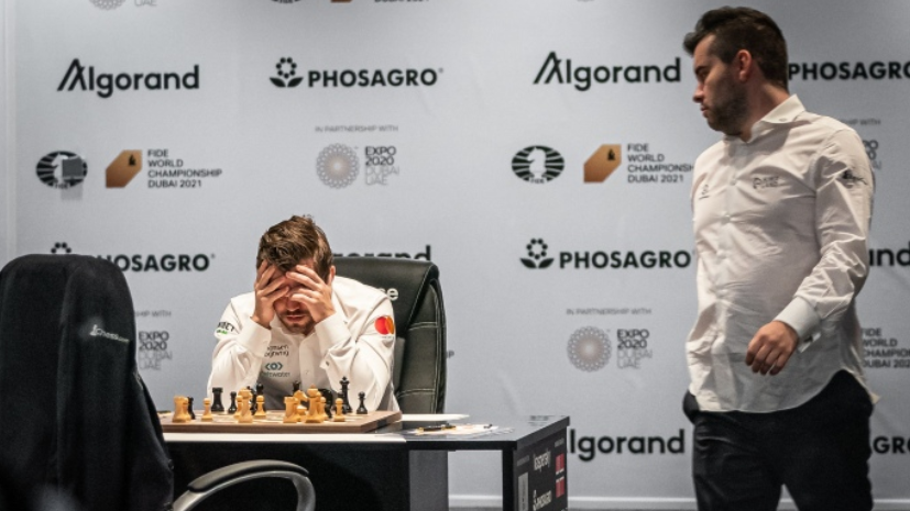 Непомнящий и Карлсен сыграли вничью в десятом матче за шахматную корону