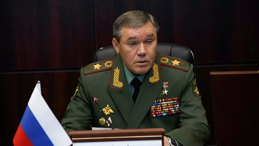 Герасимов: стратегическая авиация США отрабатывает ракетные удары у границ России