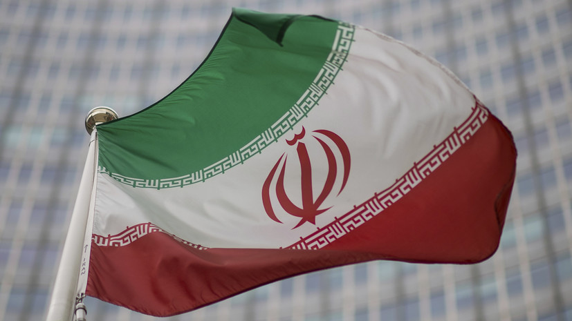 Иран закрывает границы с соседними странами по причине «омикрона»