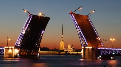 В Петербурге водителей предупредили о разведении мостов в ночь на 8 декабря