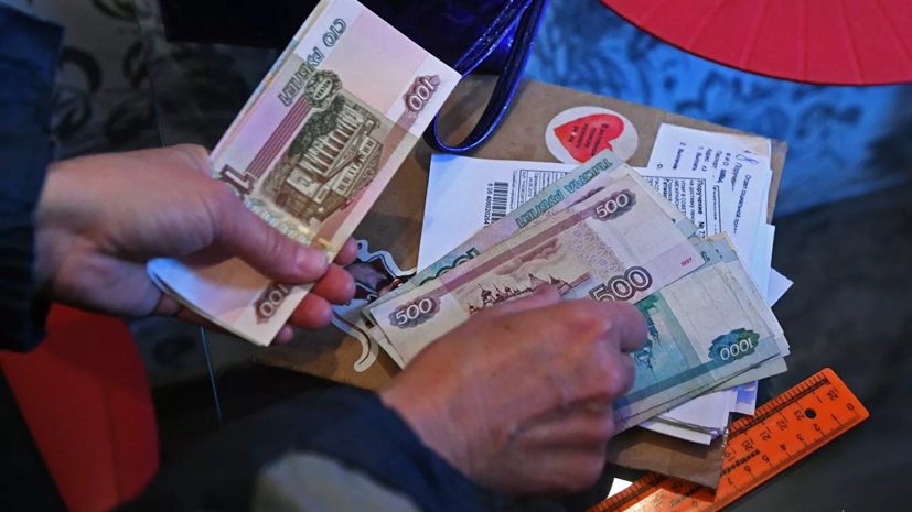 Пенсии неработающих пенсионеров в России возрастут до 18 521 рубля