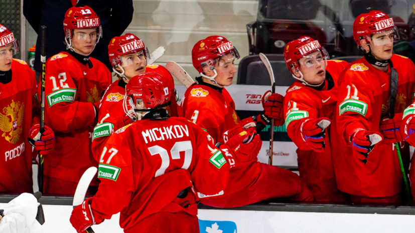 Российские хоккеисты вернулись в страну после МЧМ