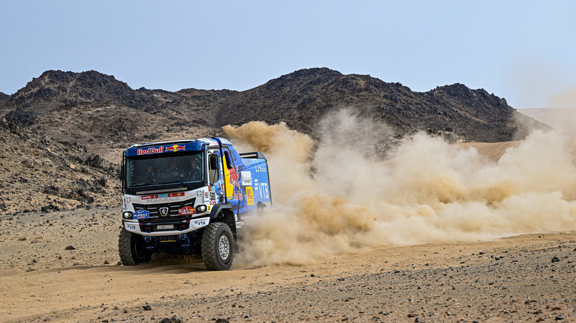 Экипаж Сотникова победил на первом этапе «Дакара» в классе грузовиков