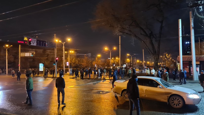 Большинство протестующих в Алма-Ате вооружились автоматами и карабинами