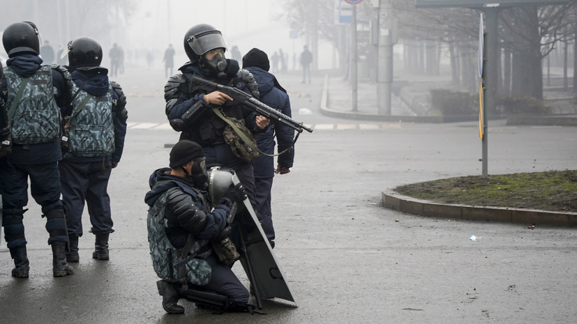 ТАСС: в Алма-Ате военные ведут огонь по вооружённым зачинщикам беспорядков