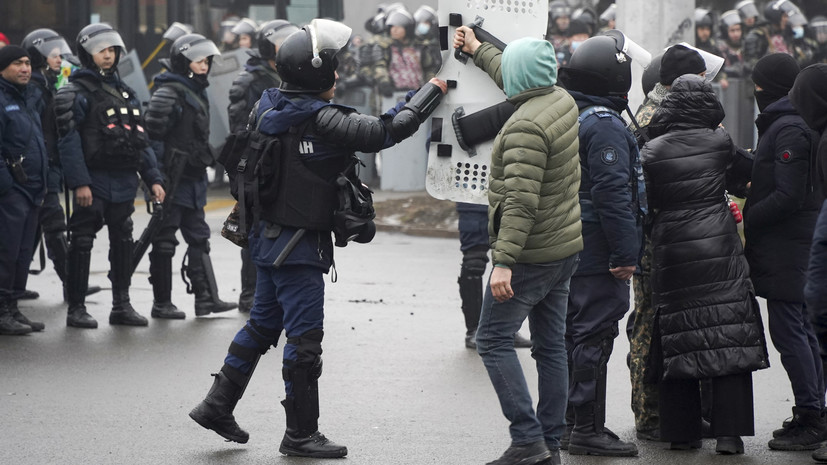 В Шымкенте 45 полицейских пострадали во время беспорядков
