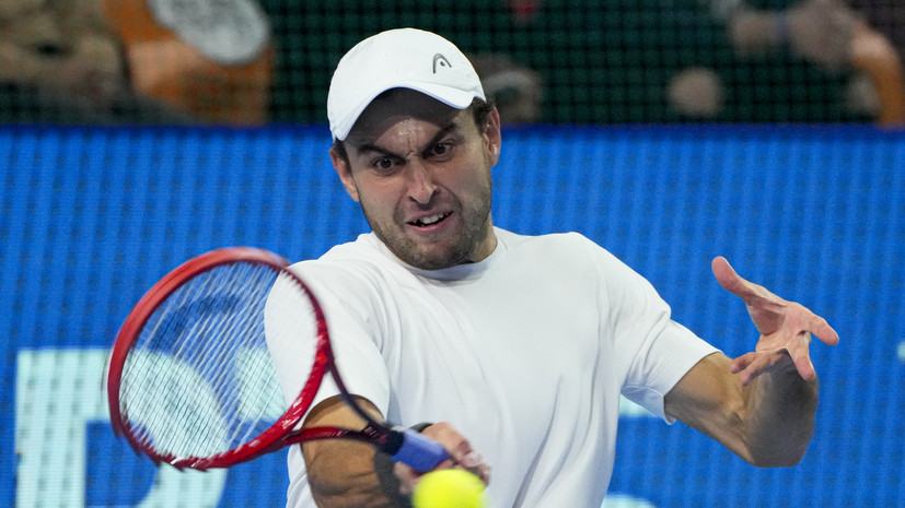 Карацев вышел в четвертьфинал турнира в Сиднее