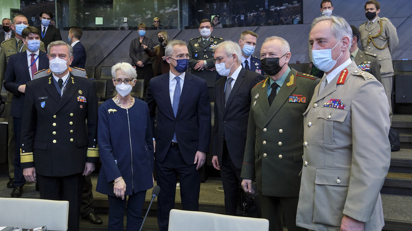 Грушко: НАТО должно прекратить военное содействие Украине для деэскалации