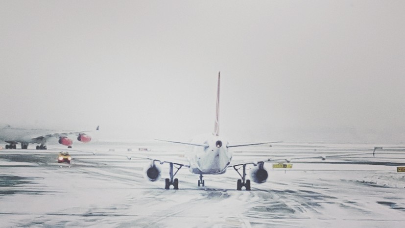 Из аэропорта Краснодара улетели большинство задержанных из-за снегопада самолётов