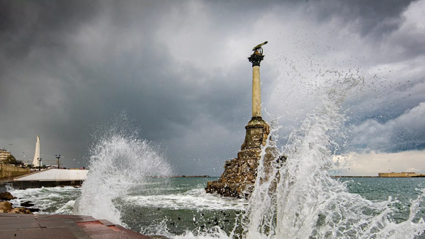 МЧС предупредило, что в Крыму ожидается ураганный ветер
