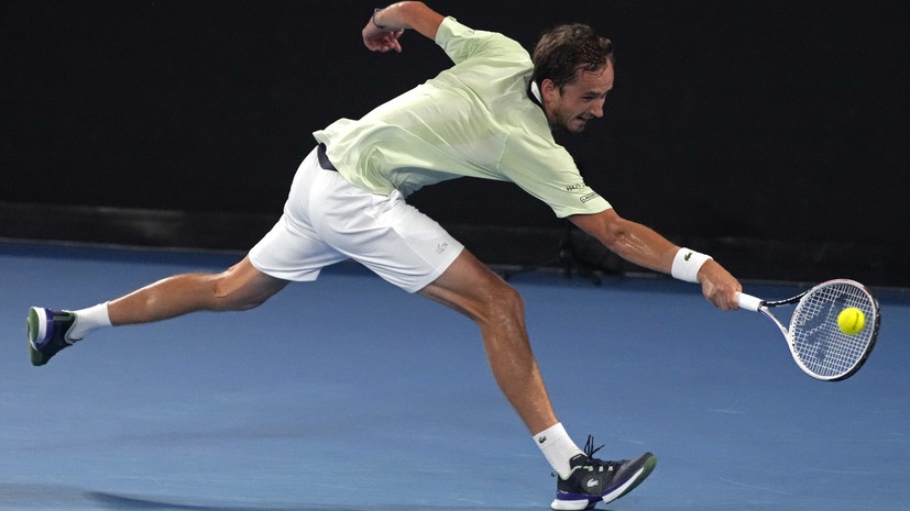 Медведев выиграл 22 очка подряд на своей подаче в полуфинале Australian Open с Циципасом Медведев выиграл 22 очка подряд на своей подаче в полуфинале Australian Open с Циципасом