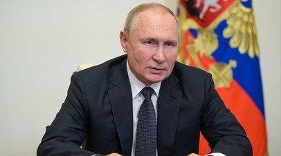Путин поддержал предложение поощрить авиаконструктора Иноземцева