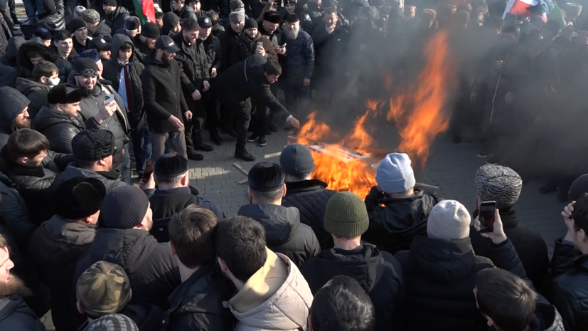 Избиение кадыровым. Протесты в Чечне. Митинг в Грозном. Митинг в Чечне вчерашний.