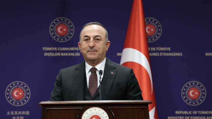 Cavusoglu külügyminiszter: Törökország nem engedi át a hadihajókat a szoroson