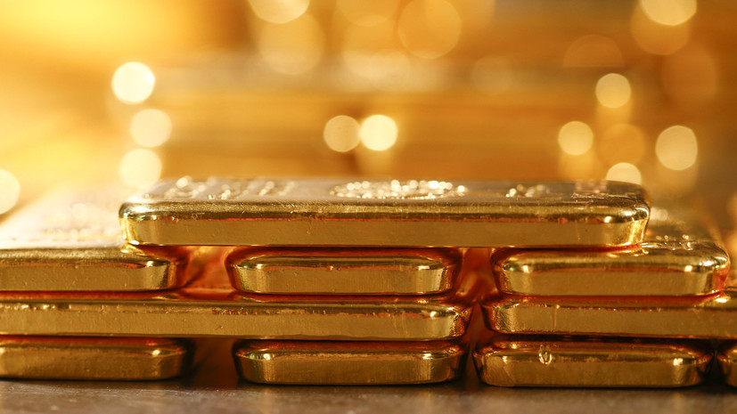«Хорошая альтернатива»: почему в правительстве предложили россиянам покупать золото вместо валюты