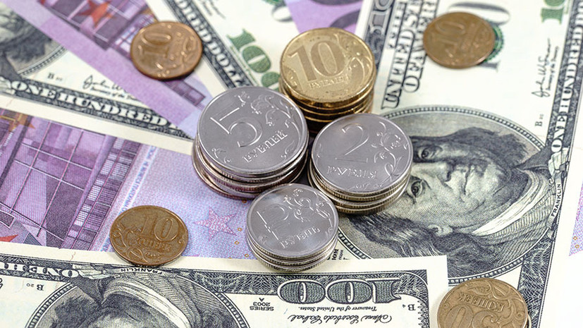 Валюта под контролем: как введение комиссии в размере 30% на покупку долларов и евро на бирже в РФ отразится на рубле