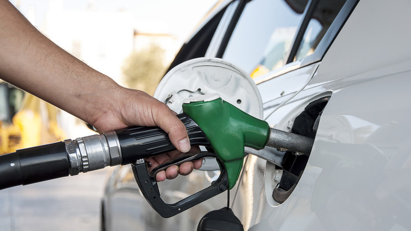 В Росстате сообщили о снижении цены на бензин на 0,15% в марте