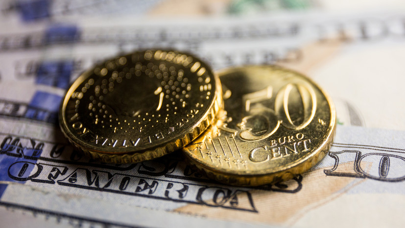 Смена ориентиров: почему Центробанк решил смягчить ограничения для россиян при покупке валюты